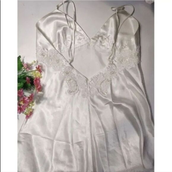 Victoria's Secret 1999 White Satin Pearl Sequin Applique Short Bridal Slip Small - Picture 10 of 17